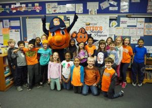 Otto helps third-and fourth-graders and Ed Smith School celebrate reading.