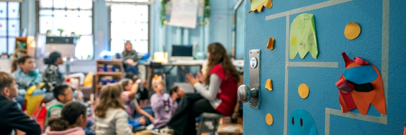 elena perez teaching elementary school students in new york city