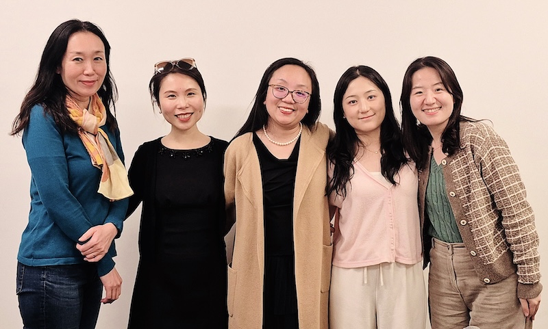 A group of five female professors and students