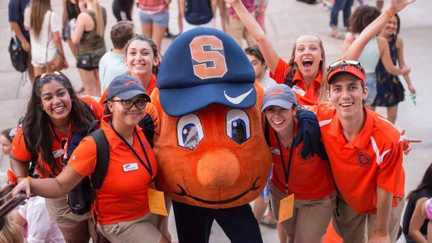 syracuse students pose with otto