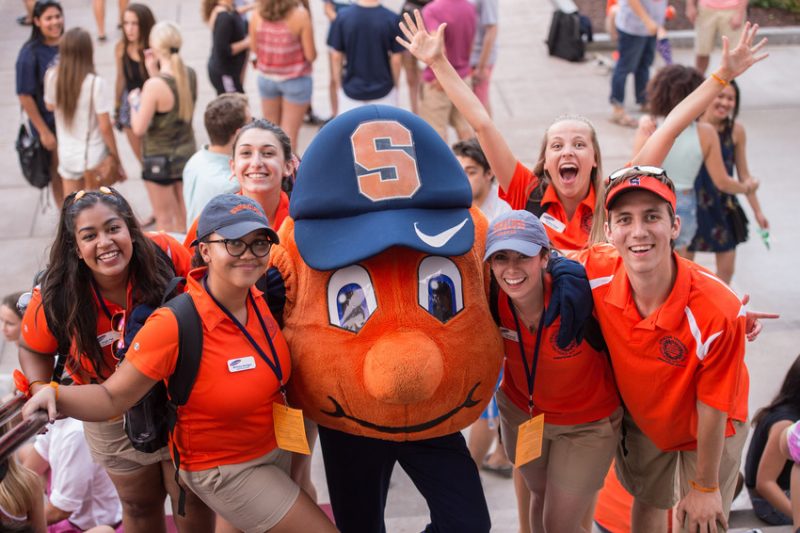 syracuse students pose with otto