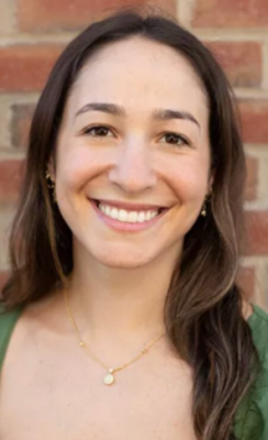 zoe zachs headshot.