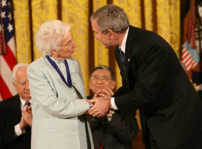 ruth colvin shaking hands with president george w bush